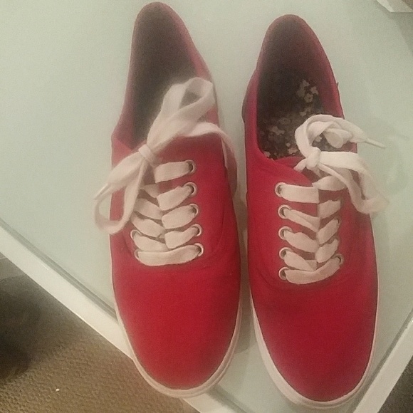 all black tennis shoes mens